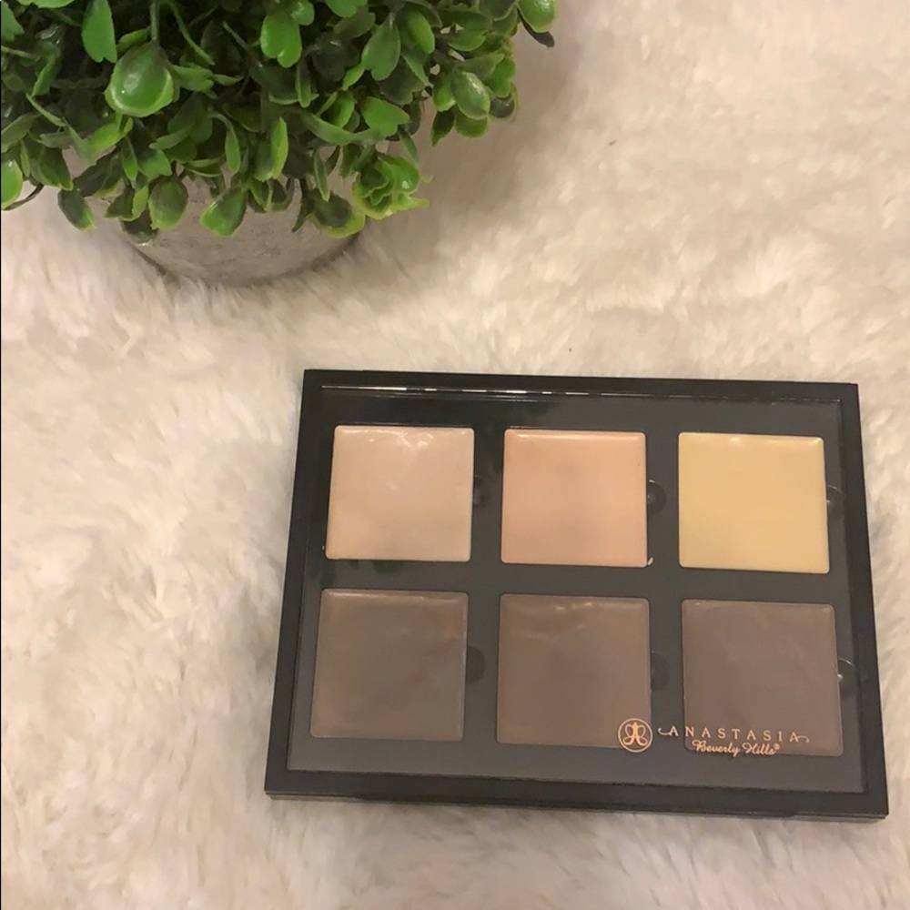 Anastasia Beverly Hills courier cream kit